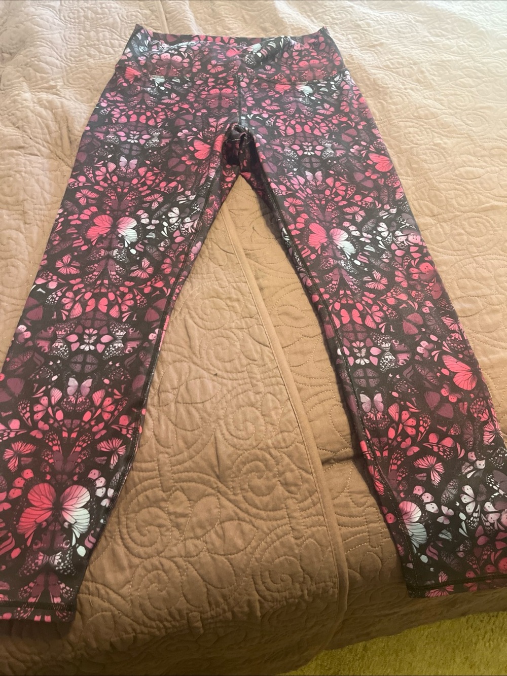 Purple&Pink Butterfly Pattern, Comfy, Mid-High Rise Capri Leggings Size L